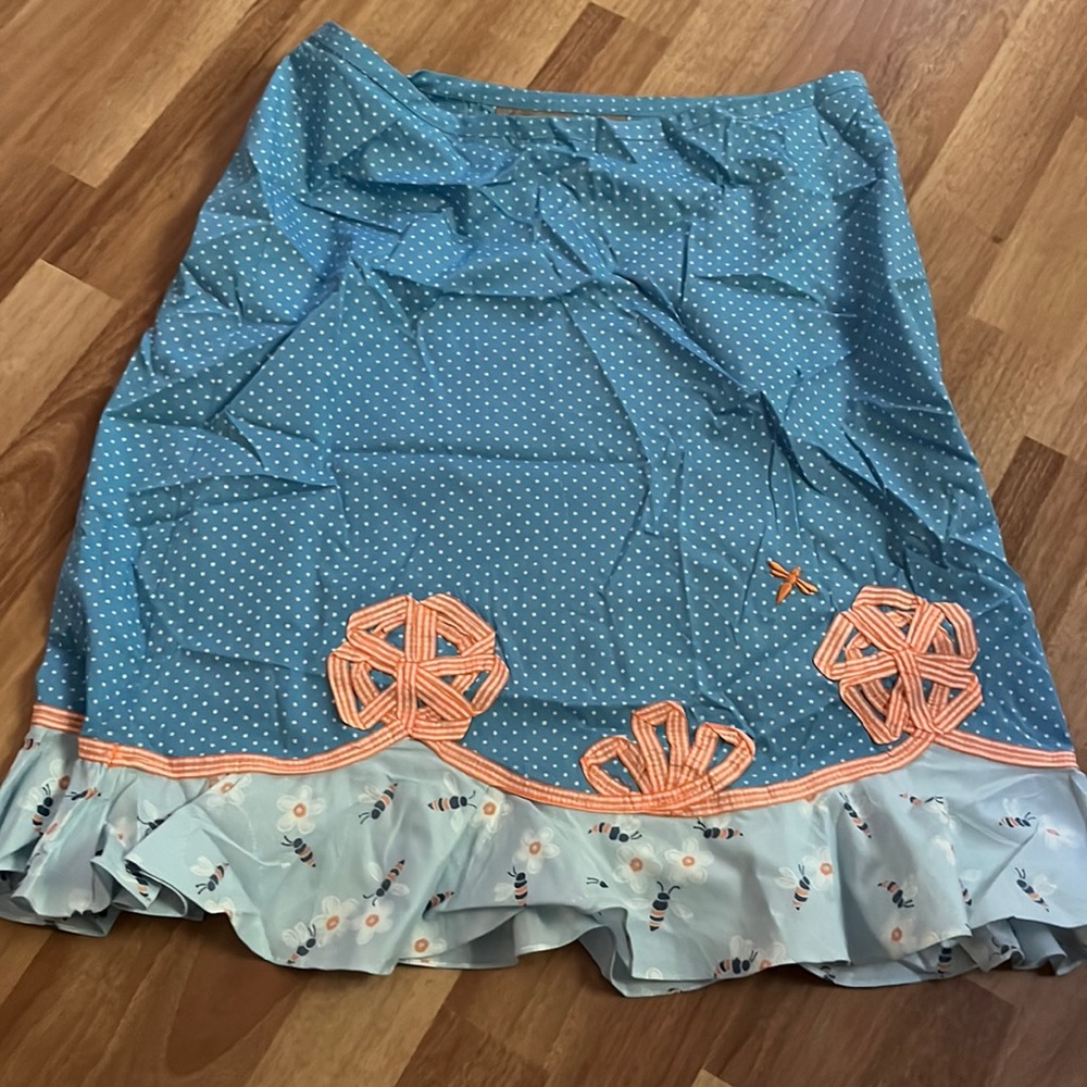 Skirt with designs